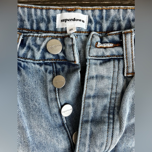 Revolve Superdown Marilyn Denim Jean in Light Blue Wash size 25 fringe detail - Picture 3 of 8